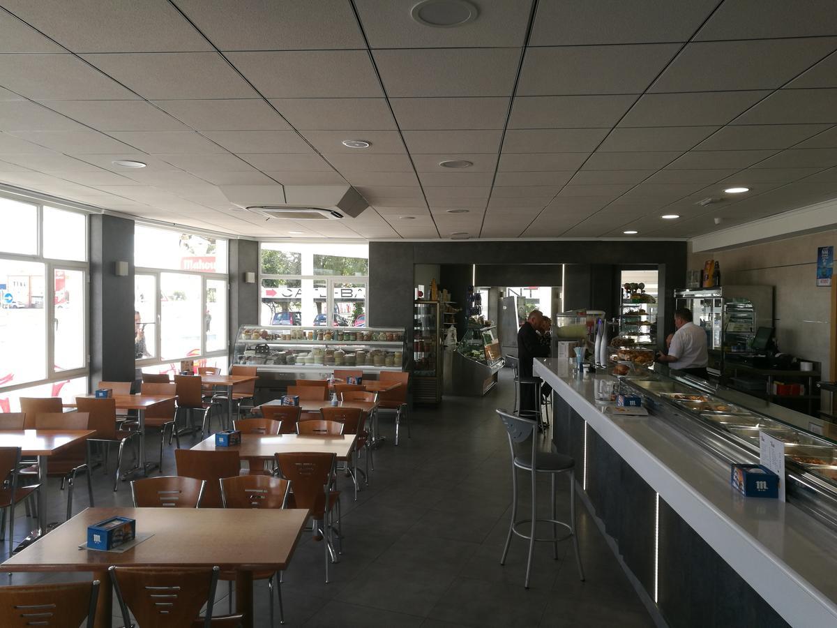 Hostal Los Gabrieles Albacete Bagian luar foto