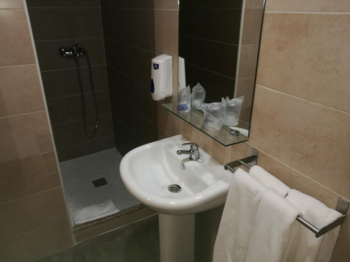 Hostal Los Gabrieles Albacete Bagian luar foto