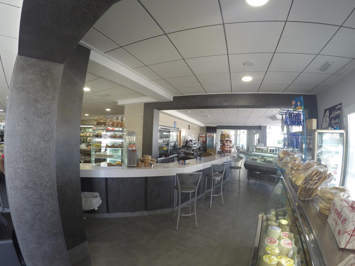 Hostal Los Gabrieles Albacete Bagian luar foto