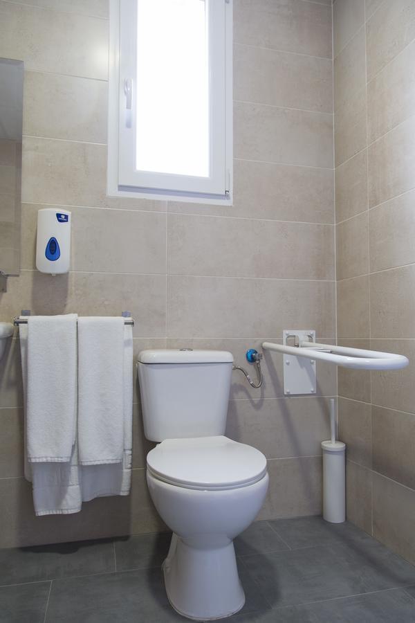 Hostal Los Gabrieles Albacete Bagian luar foto