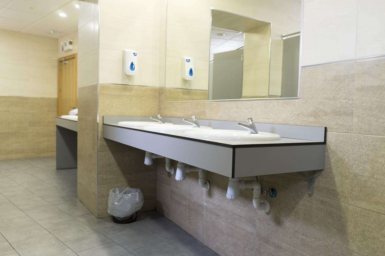 Hostal Los Gabrieles Albacete Bagian luar foto
