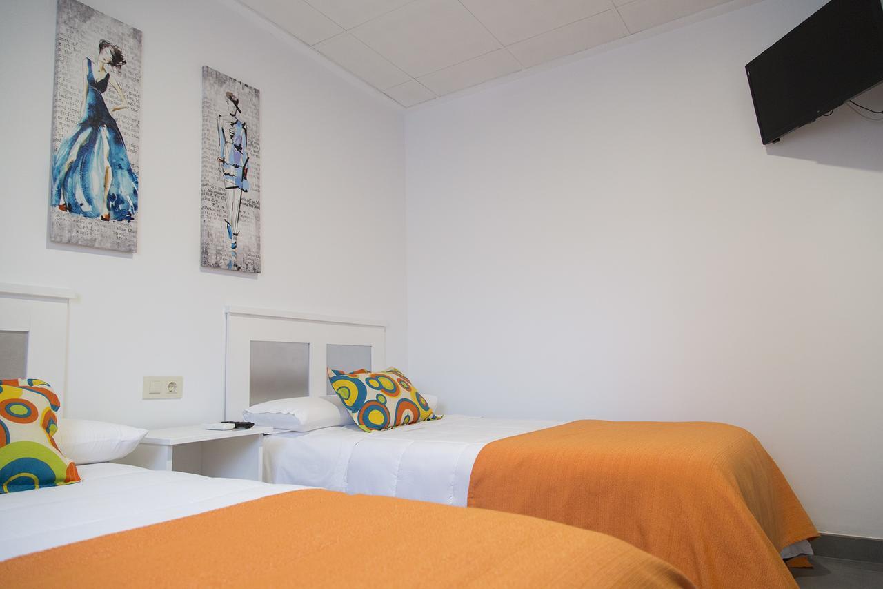 Hostal Los Gabrieles Albacete Bagian luar foto